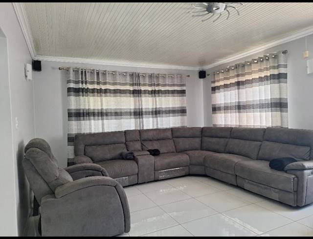 4 BEDROOM HOUSE FOR SALE IN CRAIGIEBURN